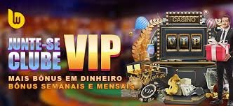 Pengguna memeriksa promo di perangkat pribadi